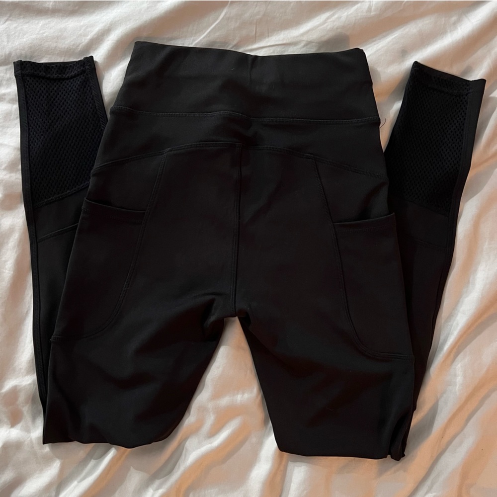 🔮 3/$5 🔮 Pop Fit leggings with mesh detail and pockets